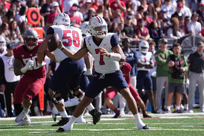 Nov 19, 2022; Tucson, Arizona, USA; Arizona Wildcats quarterback Jayden de Laura (7) throws a pass against the Washington State Cougars during the first half at Arizona Stadium. Mandatory Credit: Joe Camporeale-USA TODAY Sports